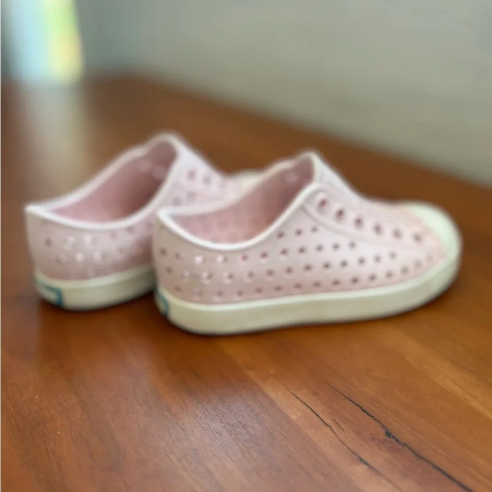 Native Light Pink Sneakers - 7